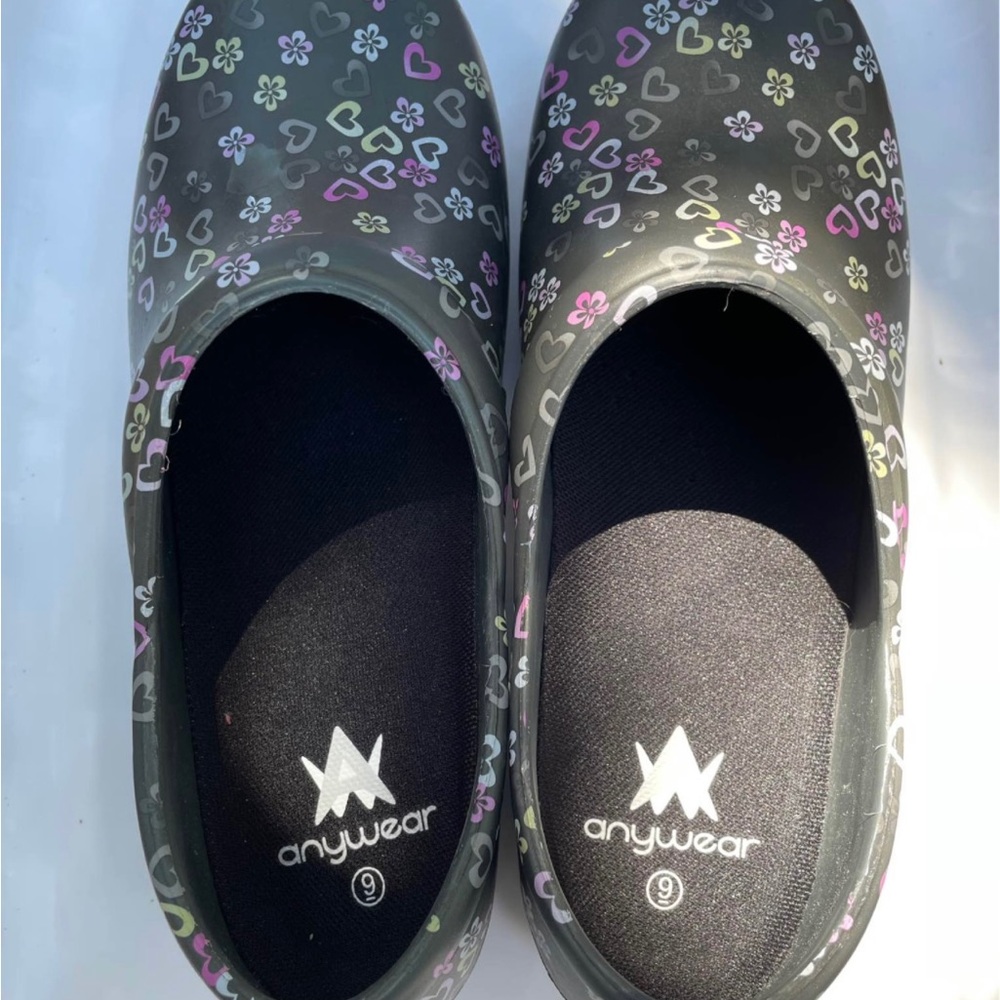 Cute heart clogs